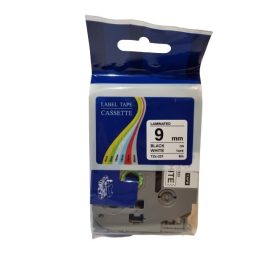   TZe-221 FEHÉR ALAPON FEKETE LAMINÁLT 9MM/8M ÚJ UGY. ZAFÍR SZALAG